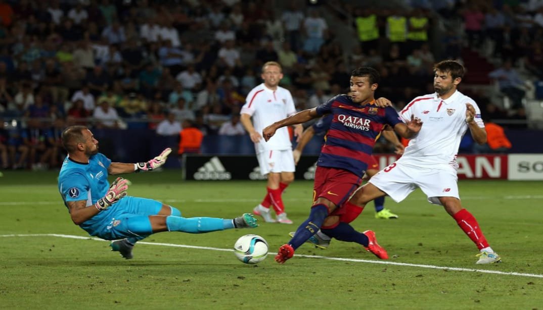 Who Has Truly Beaten Barcelona the Most? 4 Truly beaten Barcelona: Sevilla players pressing Barcelona near the midfield during a La Liga match